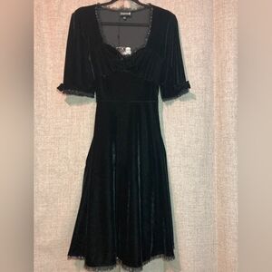 Gothic Velvet Midi Dress - Black